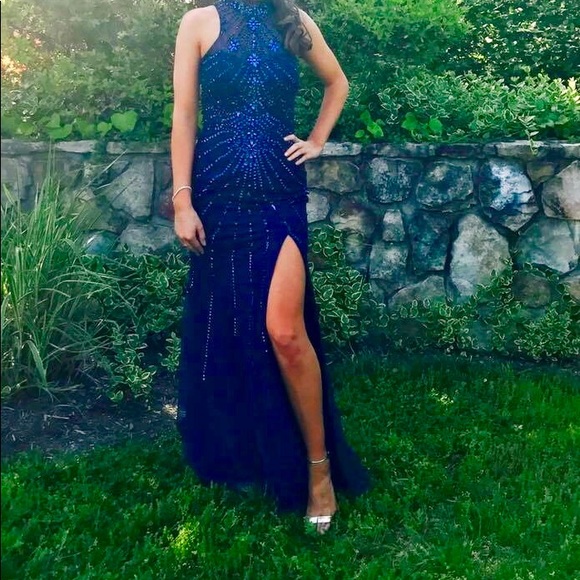 Beautiful prom dress size 2 - Picture 2 of 4